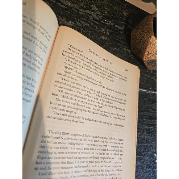 1937 Hardcover Gone With The Wind and Rhett Butler Knowles China 1981 Plate - Picture 5 of 10